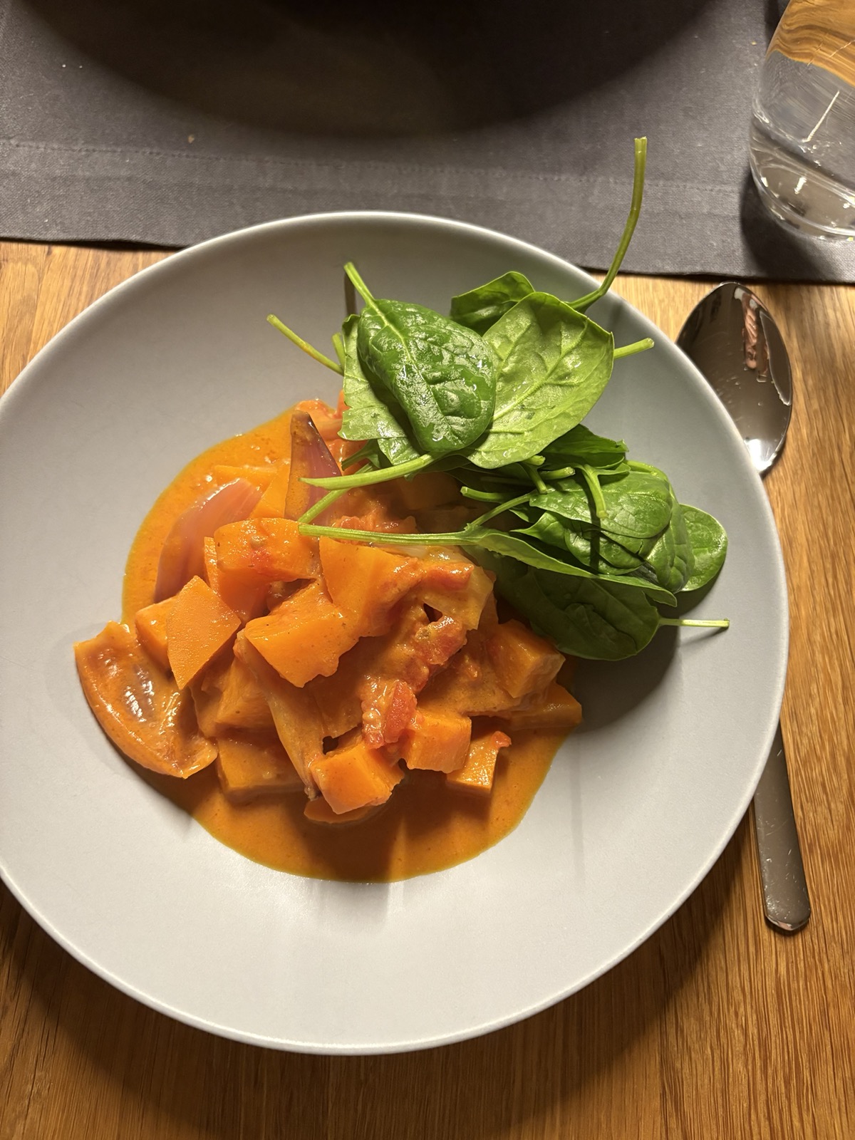 Indisches Süßkartoffel-Tikka-Curry